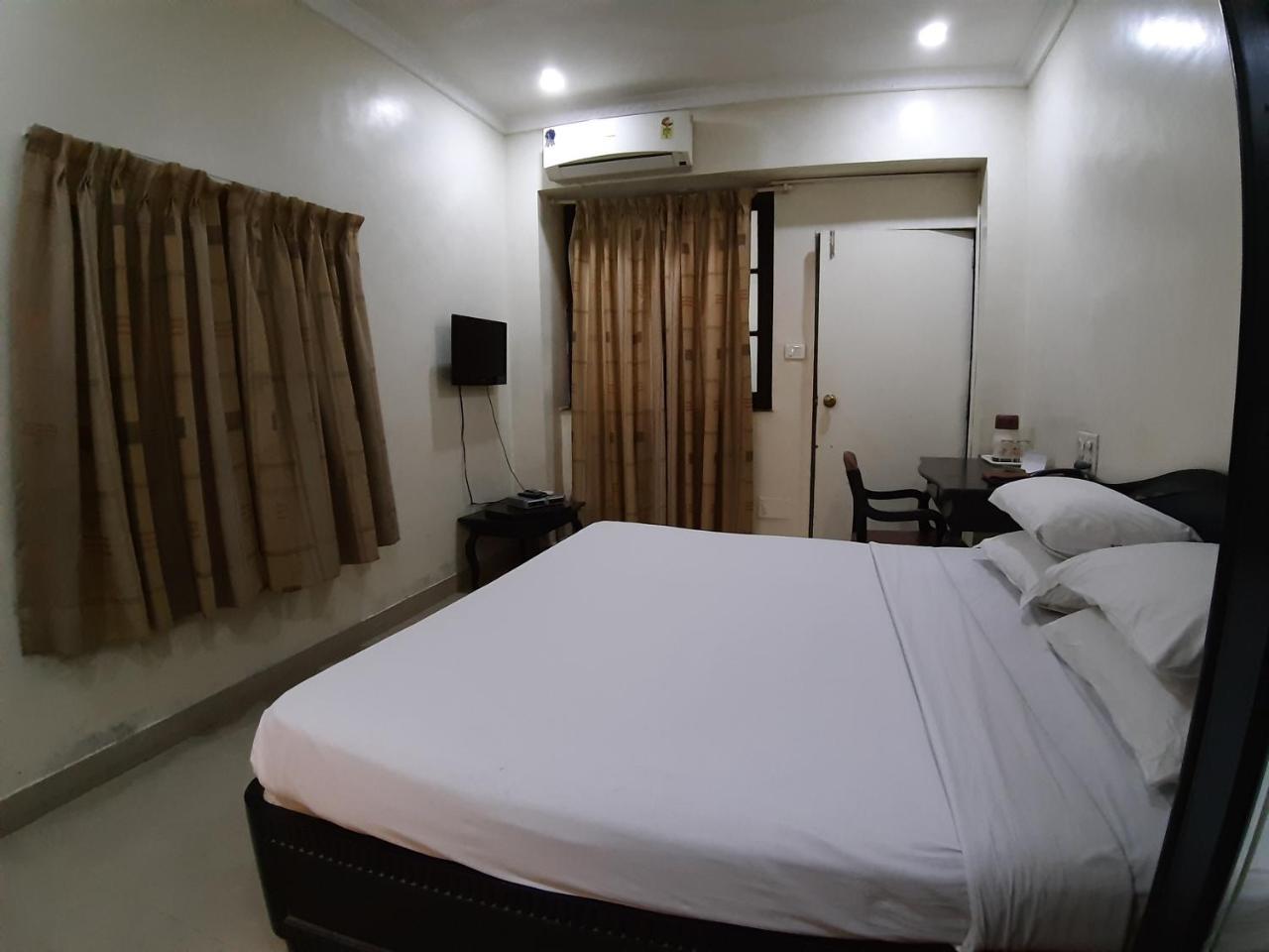 Hotel Ritz Pune Exterior foto